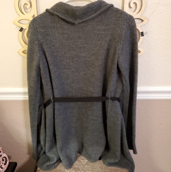 An open, dress sweater - Picture 2 of 5